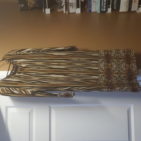 Ladies Dress - Picture 1 of 8